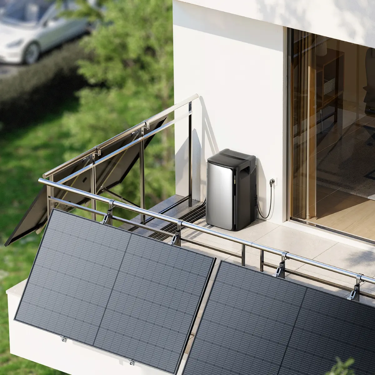 Balkonkraftwerk Komplettset Balkon mit rundum montierten Solarpanels und angeschlossener Hybrid-Batterie in der Steckdose – vollständiges Balkonkraftwerk mit Speicherlösung zur einfachen Installation ohne Elektroarbeiten.